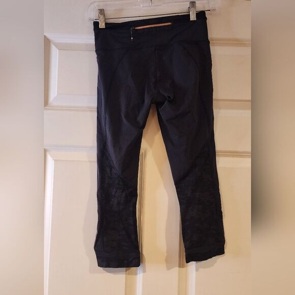 Lululemon Run for your Life black camo cropped leggings size 2 - Picture 5 of 5
